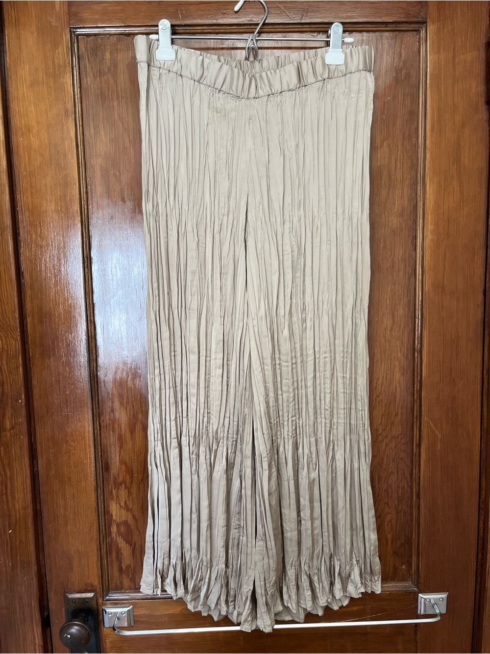SET- Sleeveless Crinkle Wide-Leg Pants and Tunic Tank in Light Beige - Picture 4 of 6